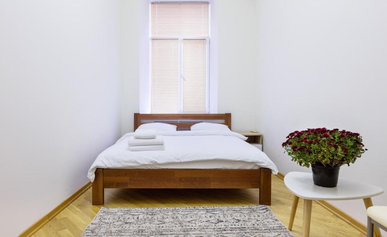 в центре киева Apartment *